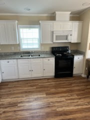3 bedroom 3 bathroom furnished and with a porch